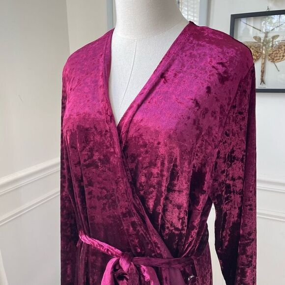 NWT Glamorous Curve Burgundy Crushed Velvet Wrap Dress $119 16 - Picture 3 of 10